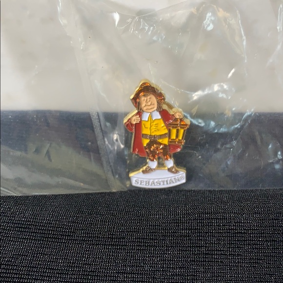 Department 56 Other - Vintage DEPT. 56 Town Cryer Collectors Pin